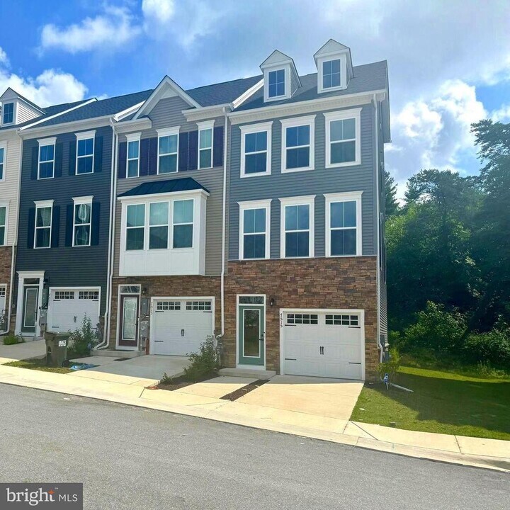 7515 Bharat Wy in Elkridge, MD - Building Photo