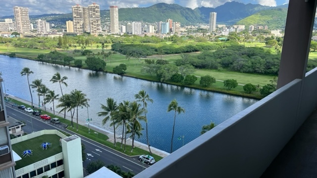 2421 Ala Wai Blvd, Unit 1402A in Honolulu, HI - Foto de edificio