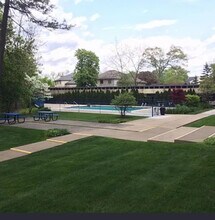 22700 Garrison St, Unit 207 in Dearborn, MI - Foto de edificio - Building Photo