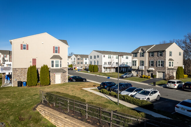 The Bluffs at Aberdeen in Cliffwood, NJ - Building Photo - Building Photo