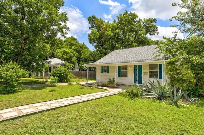 4905 Harmon Ave in Austin, TX - Building Photo - Building Photo