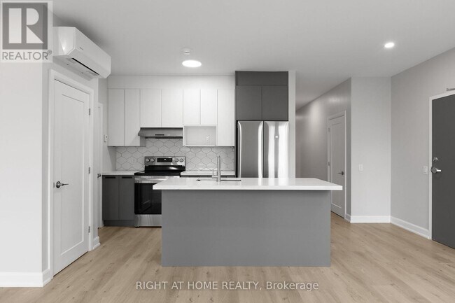 63 Acacia Ave in Ottawa, ON - Building Photo - Building Photo