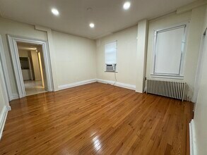 65 Giles Ave in Jersey City, NJ - Building Photo - Building Photo