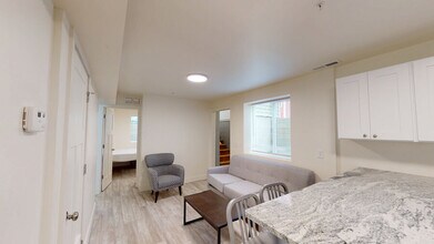 1214 Washtenaw Ct in Ann Arbor, MI - Building Photo - Building Photo
