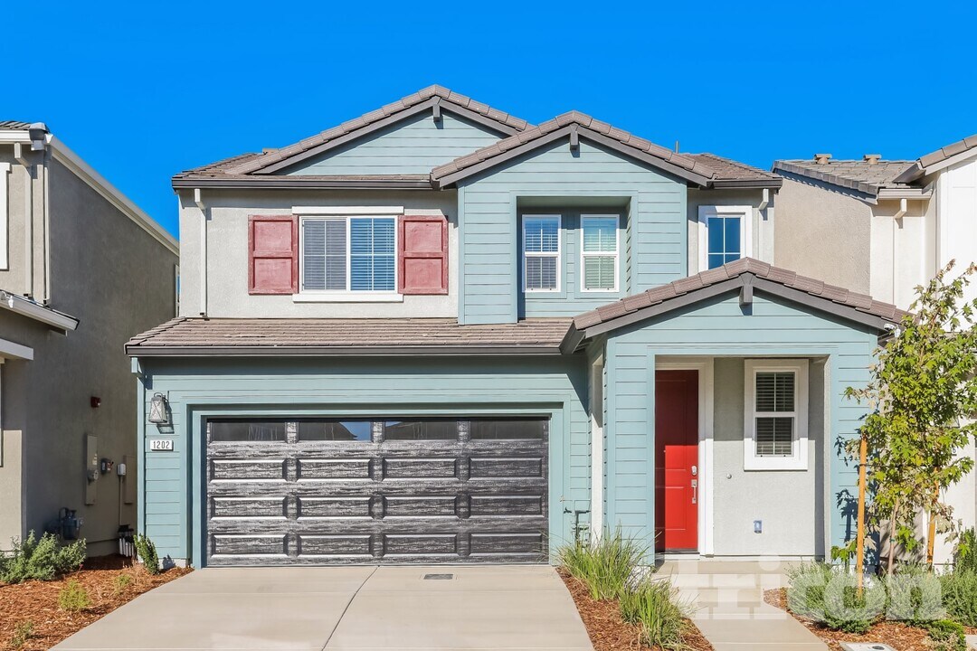 1202 Victorian St in Lincoln, CA - Building Photo