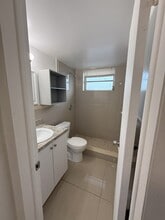 Royal House Apartments in Miami, FL - Building Photo - Building Photo