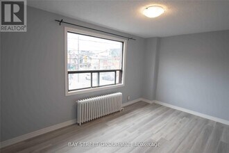 1104 College St in Toronto, ON - Building Photo - Building Photo