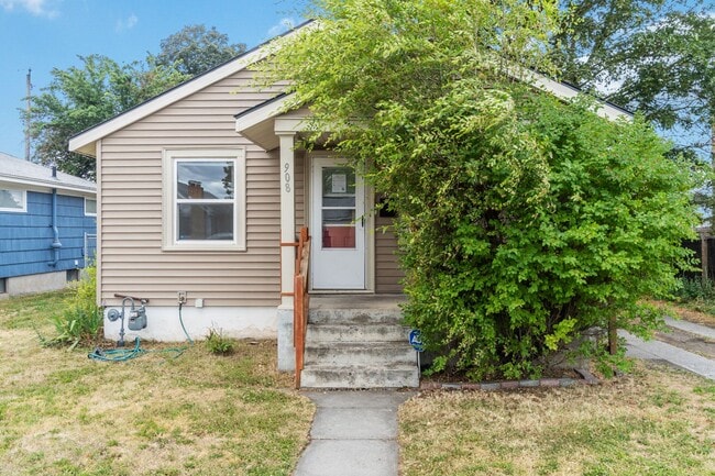 908 E Longfellow Ave