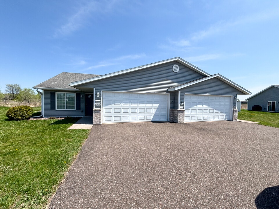 4095 136th St in Chippewa Falls, WI - Foto de edificio