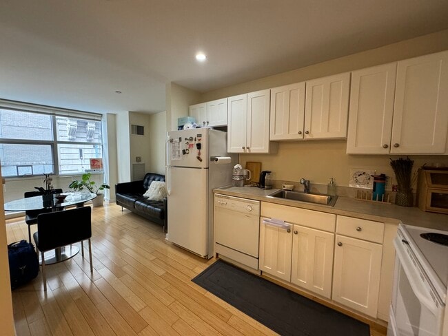 41 Boylston St, Unit 303