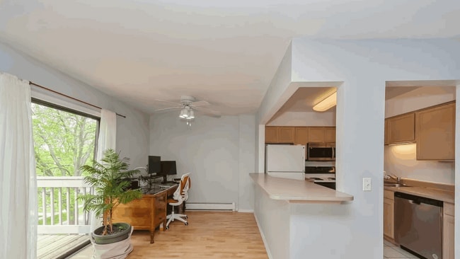 239 W Court of Shorewood, Unit 3A in Vernon Hills, IL - Building Photo - Building Photo