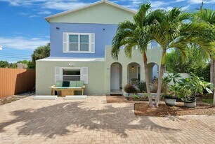 411 Nathan Hale Rd in West Palm Beach, FL - Building Photo