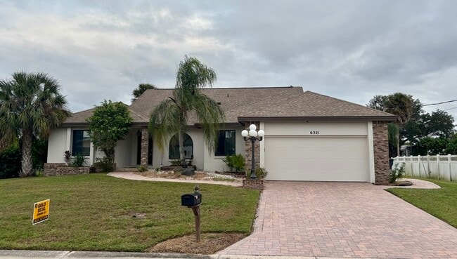 6321 Jamaica Cir E
