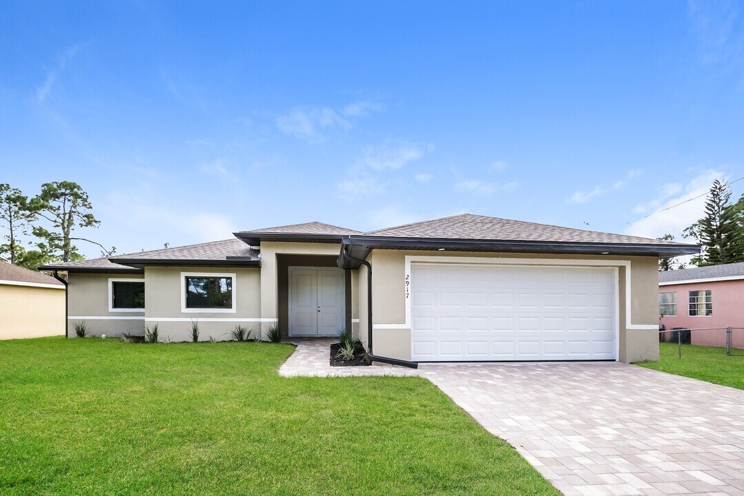 3212 44th St W in Lehigh Acres, FL - Foto de edificio