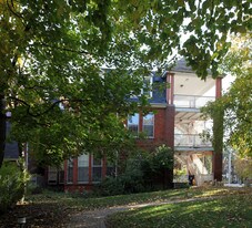 Bellevue Apartments in Toronto, ON - Building Photo