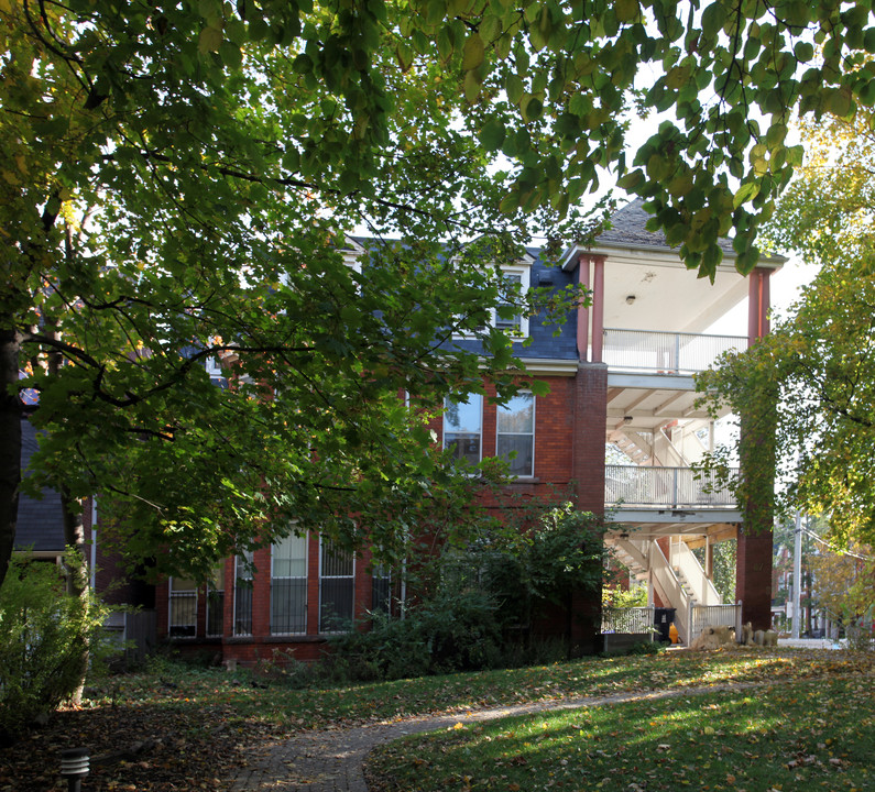 Bellevue Apartments in Toronto, ON - Building Photo