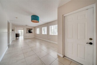 6235 SW 47th Manor in Davie, FL - Building Photo - Building Photo