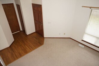 1320 W Oak Terrace in Lake Oswego, OR - Building Photo - Building Photo