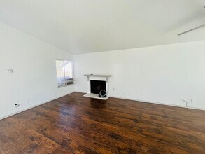 42933 Guyman Ave in Lancaster, CA - Building Photo - Building Photo