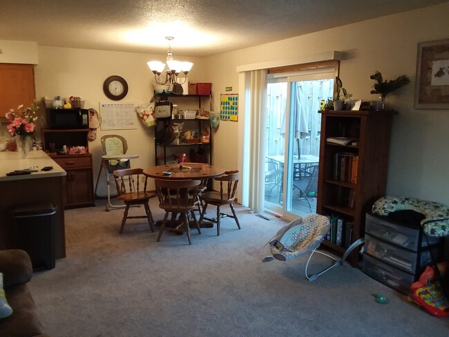 608 Walden Ct, Unit B
