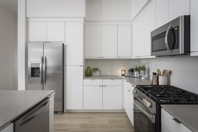 Atlas Alvarado in San Diego, CA - Foto de edificio - Building Photo