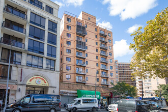 Bagga Tower in Rego Park, NY - Building Photo - Building Photo