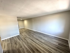 5928-5930 13th St Ct E in Bradenton, FL - Foto de edificio - Building Photo