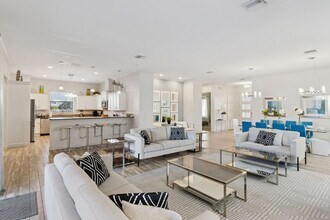 7423 Sparkling Ct in Kissimmee, FL - Foto de edificio - Building Photo