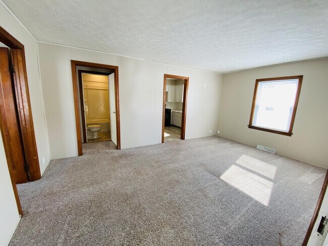 1023 Gray Ave in Greenville, OH - Building Photo - Building Photo