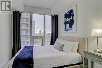 181 Dundas St E in Toronto, ON - Building Photo - Building Photo