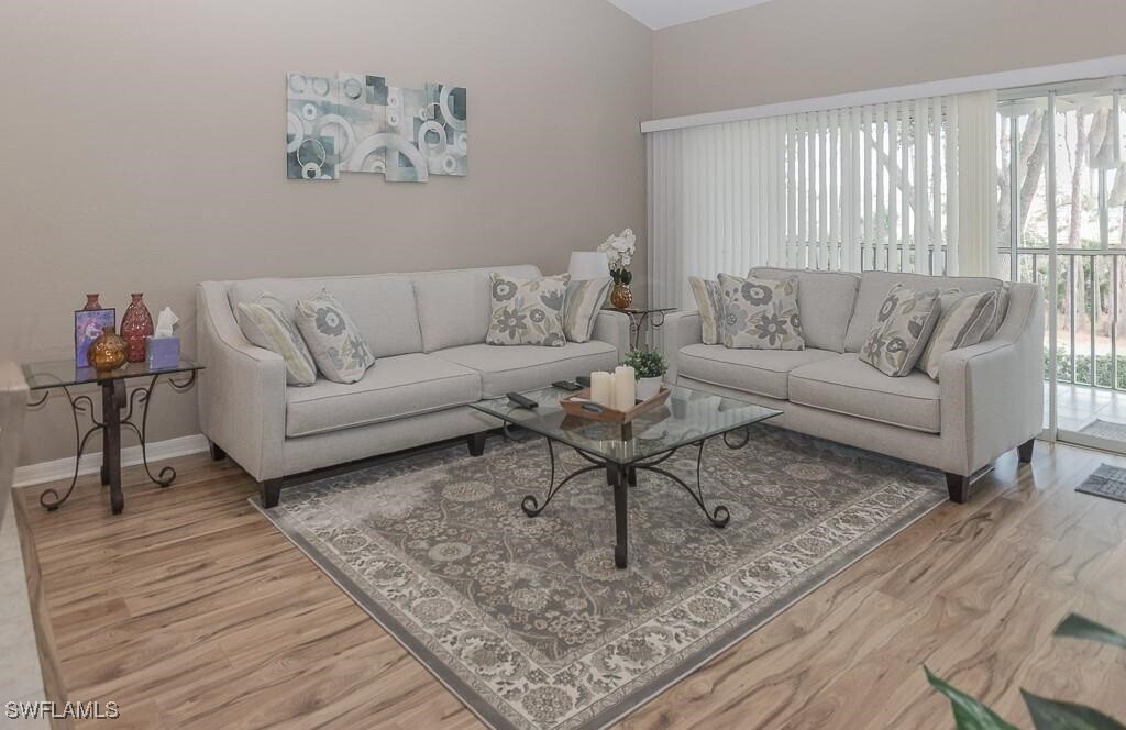 960 Partridge Cir in Naples, FL - Building Photo