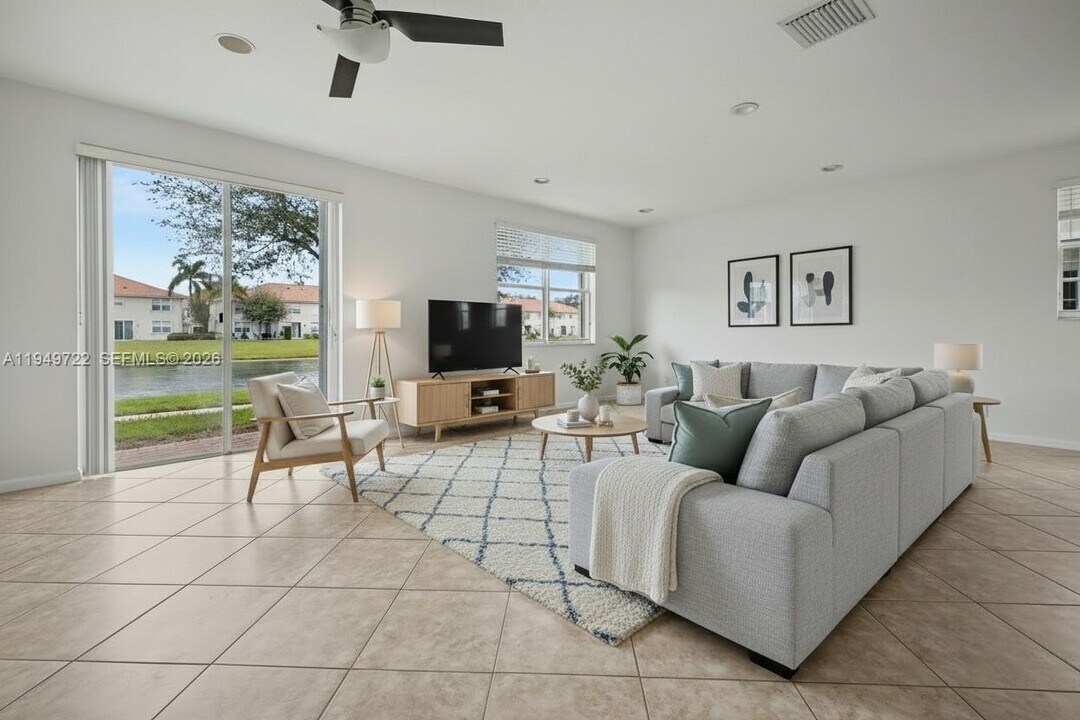 16122 Poppyseed Cir in Delray Beach, FL - Building Photo