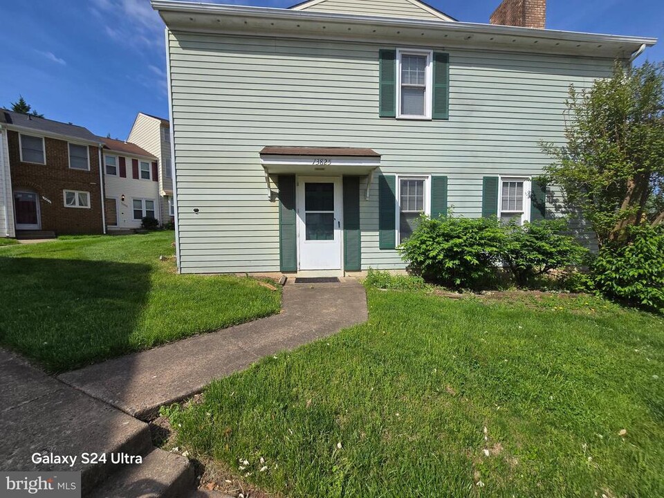 13825 Cabernet Ct in Chantilly, VA - Building Photo
