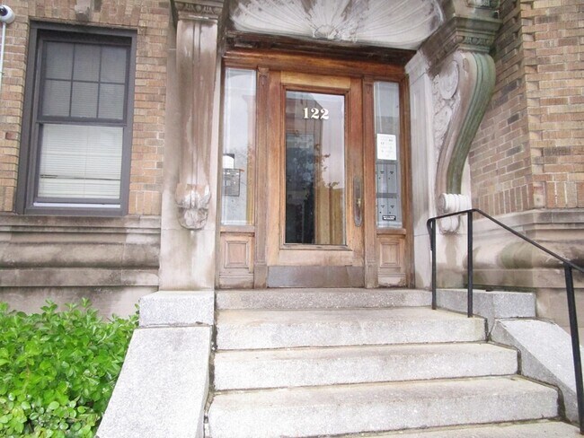 122 Riverway in Boston, MA - Building Photo - Building Photo