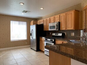 8461 Spencer Canyon St in Las Vegas, NV - Building Photo - Building Photo