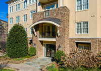 200 Riversedge Dr in Sandy Springs, GA - Building Photo - Building Photo