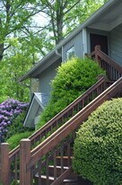 422 Windswept Dr, Unit Mountaintop View Condominium in Asheville, NC - Building Photo