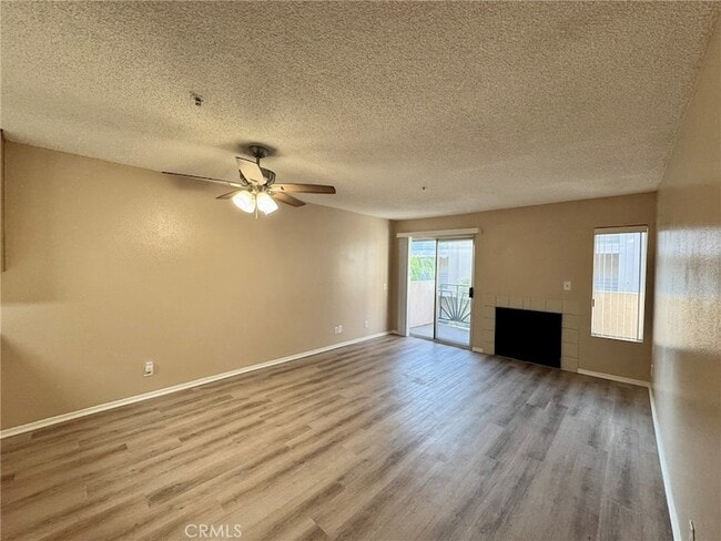 450 E 4th St in Santa Ana, CA - Foto de edificio - Building Photo
