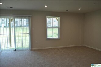 2332 Raya Wy in Easton, PA - Building Photo - Building Photo