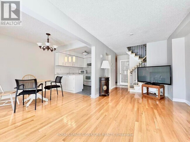 7 Farnham Dr in Brampton, ON - Building Photo - Building Photo