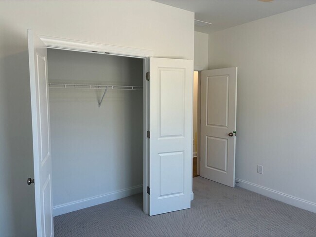 614 Grove Glen Ct in Sugar Hill, GA - Building Photo - Building Photo