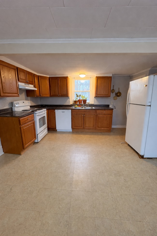 74 N Main Ave in Orono, ME - Building Photo - Building Photo