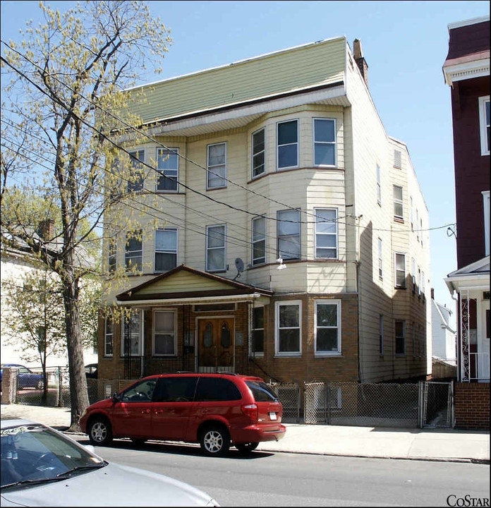 184 Devon St in Kearny, NJ - Building Photo