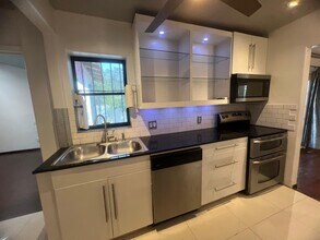 1808 N Broadway St in McAllen, TX - Building Photo - Building Photo