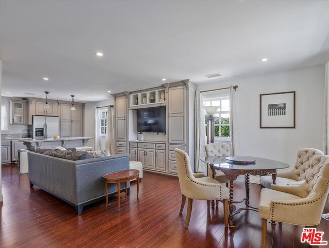 property at 1104 W Kensington Rd