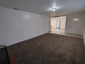 1914 Freida Ct in Modesto, CA - Building Photo - Building Photo