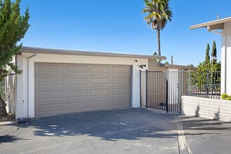 1720 Via Entrada in Fallbrook, CA - Building Photo - Building Photo