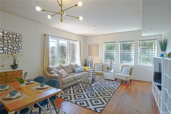 property at 917 S New Hampshire Ave