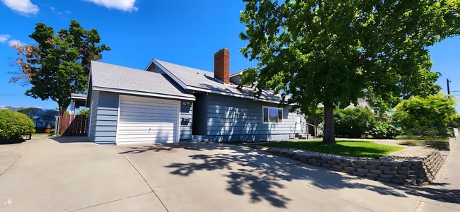 property at 911 W Leola St