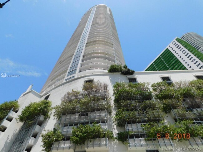 1750 N Bayshore Dr-Unit -3806 in Miami, FL - Building Photo - Building Photo